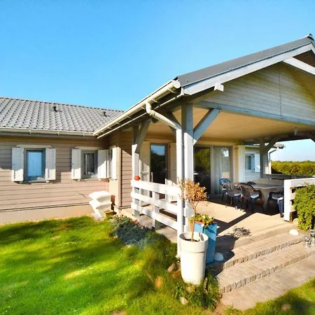 بيت للعطل Comfortable With A Private Garden *