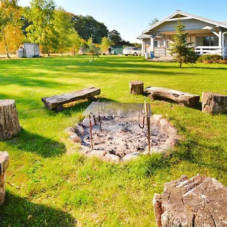 Сasa de vacaciones Comfortable With A Private Garden